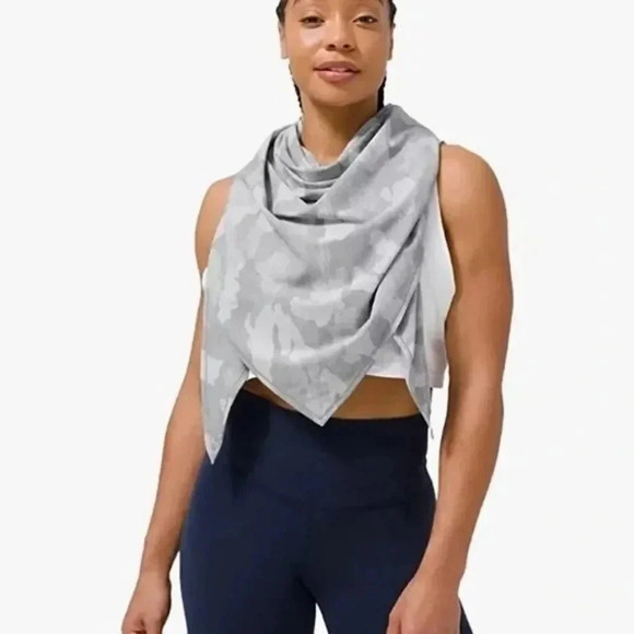Lululemon All You Need Gray Camo Scarf - Picture 1 of 3